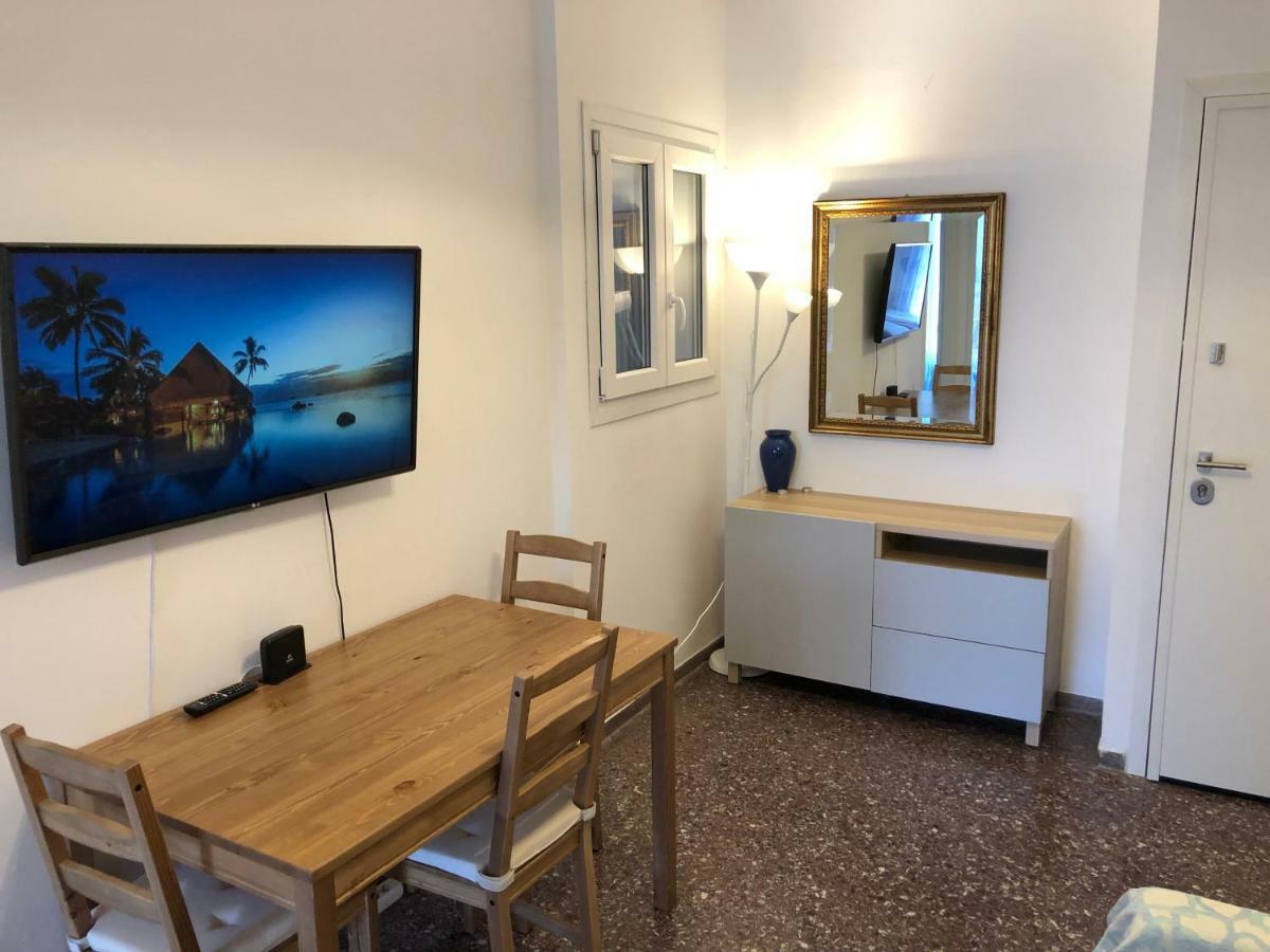 Metaxourgio Spacious Two Bedroom Apartment Atene Esterno foto