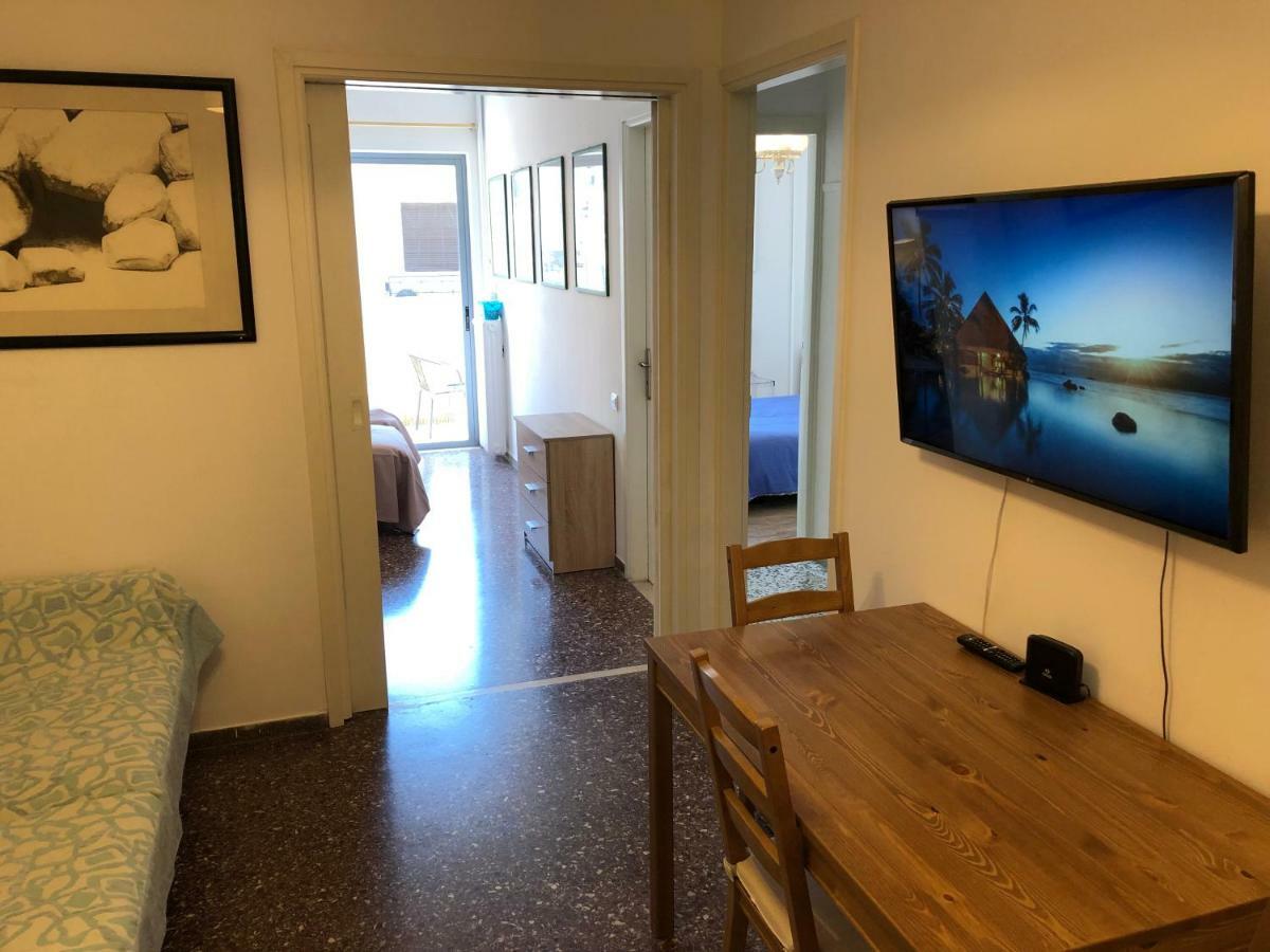 Metaxourgio Spacious Two Bedroom Apartment Atene Esterno foto