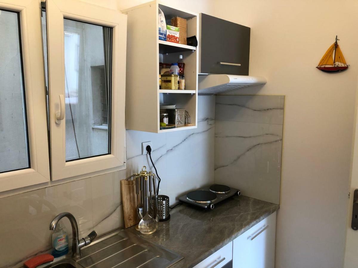Metaxourgio Spacious Two Bedroom Apartment Atene Esterno foto